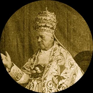 Photograph of Pope Pius X, rendered as a medallion